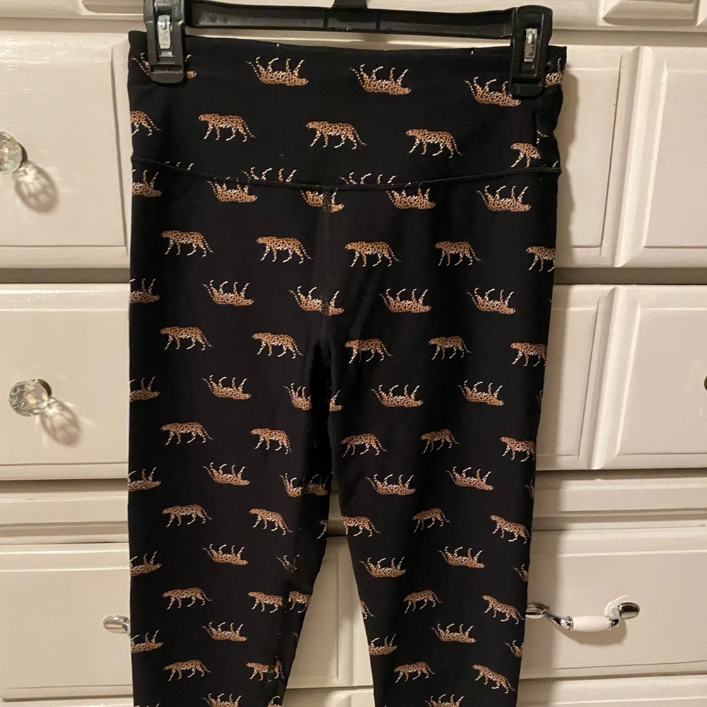 Leopard Victorias secret Capri leggings